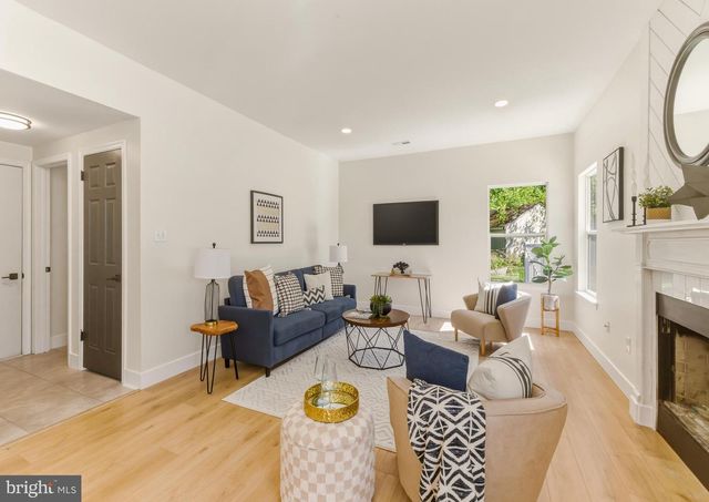 1 BANFF DR, Mullica Hill, NJ 08062