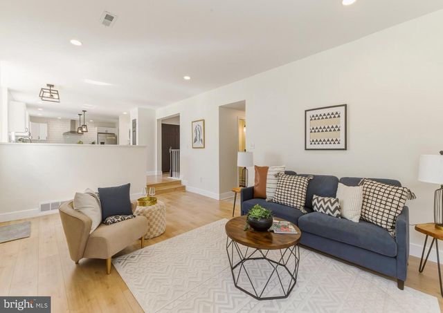 1 BANFF DR, Mullica Hill, NJ 08062