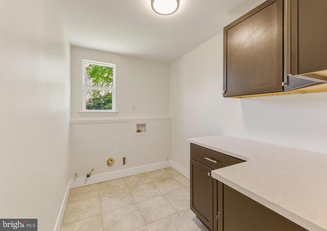 1 BANFF DR, Mullica Hill, NJ 08062
