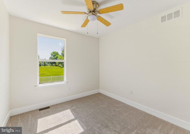 1 BANFF DR, Mullica Hill, NJ 08062