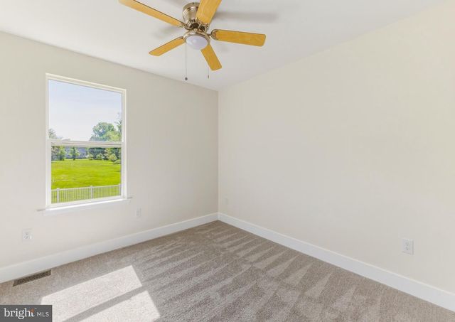 1 BANFF DR, Mullica Hill, NJ 08062
