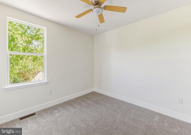 1 BANFF DR, Mullica Hill, NJ 08062