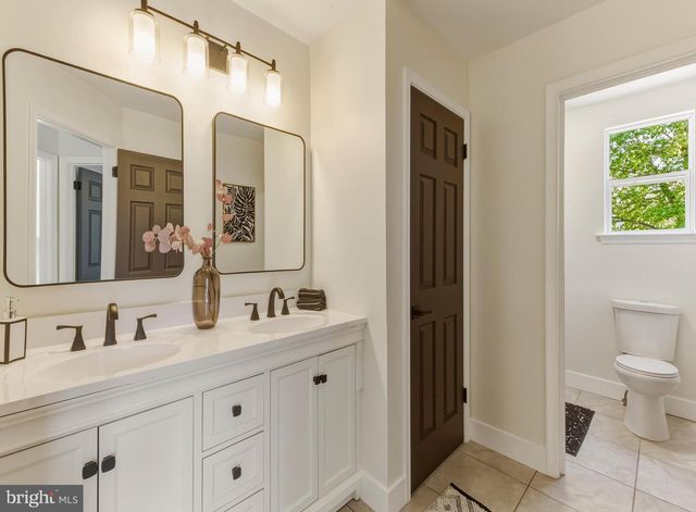 1 BANFF DR, Mullica Hill, NJ 08062