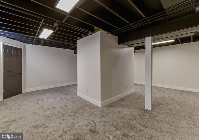 1 BANFF DR, Mullica Hill, NJ 08062