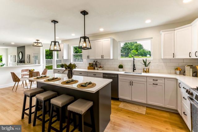 1 BANFF DR, Mullica Hill, NJ 08062