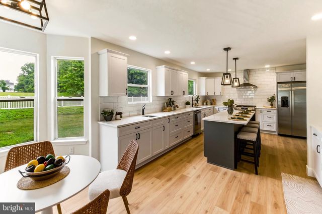 1 BANFF DR, Mullica Hill, NJ 08062