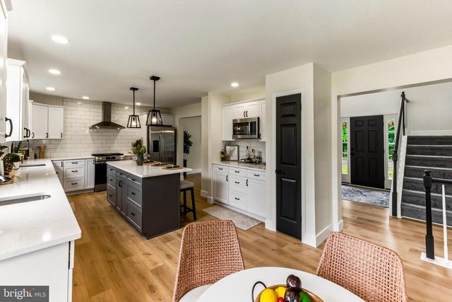 1 BANFF DR, Mullica Hill, NJ 08062