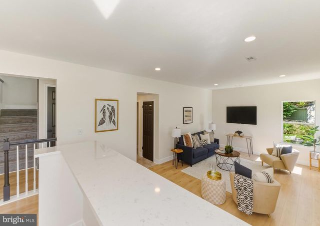 1 BANFF DR, Mullica Hill, NJ 08062