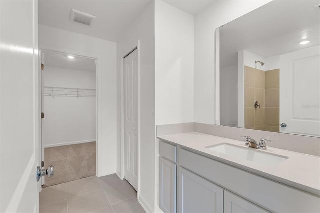 5470 LEWISHAN DR, Davenport, FL 33837