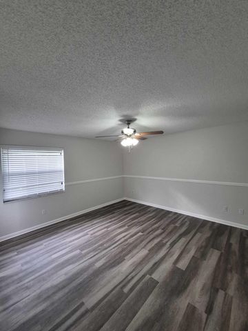 2006 Lakeview Drive W, Royal Palm Beach, FL 33411