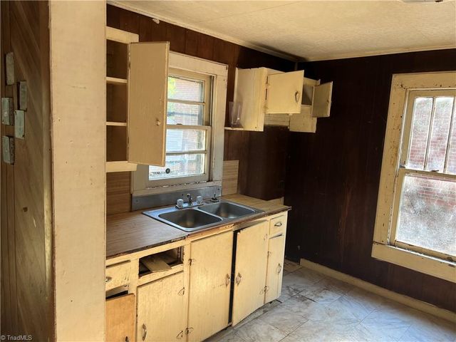 1219 Market Center Drive, High Point, NC 27260
