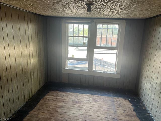 1219 Market Center Drive, High Point, NC 27260