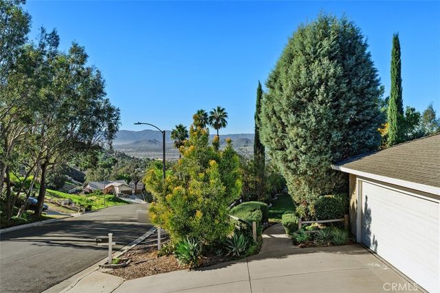 7369 Lakeside, Jurupa Valley, CA 92509