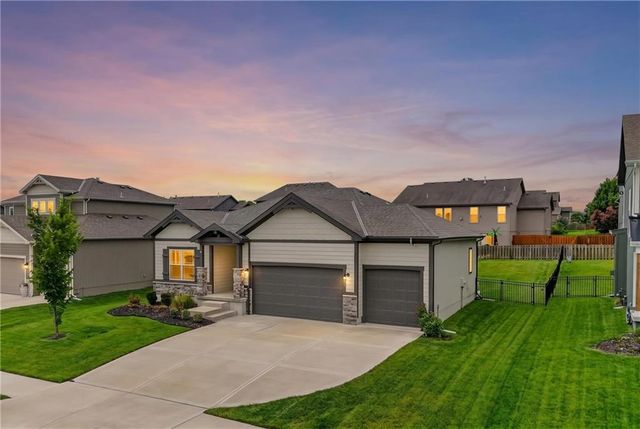 1517 SW Georgetown Drive, Lee's Summit, MO 64082
