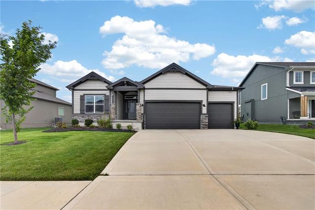 1517 SW Georgetown Drive, Lee's Summit, MO 64082