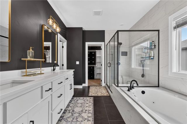 1517 SW Georgetown Drive, Lee's Summit, MO 64082