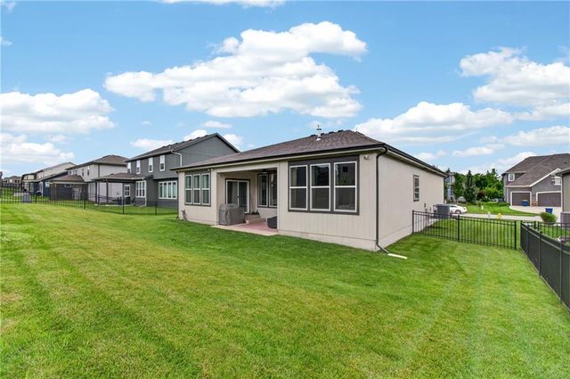 1517 SW Georgetown Drive, Lee's Summit, MO 64082