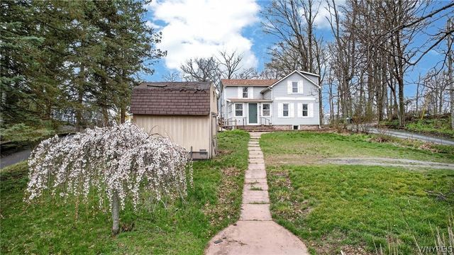 8586 Lake Shore Road, Evans, NY 14006