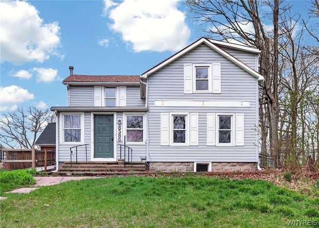 8586 Lake Shore Road, Evans, NY 14006