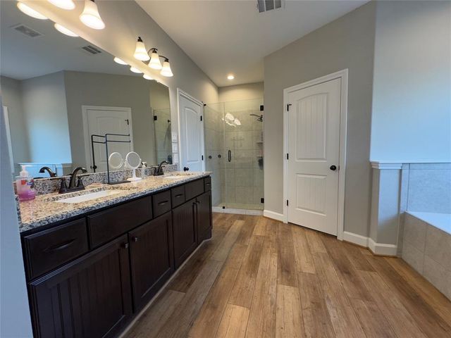 723 Sandy Corner Road, El Campo, TX 77437