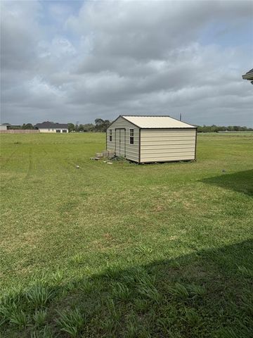 723 Sandy Corner Road, El Campo, TX 77437