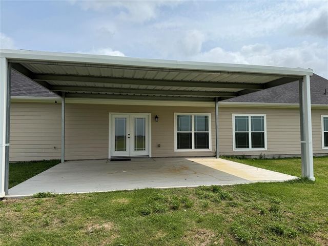 723 Sandy Corner Road, El Campo, TX 77437