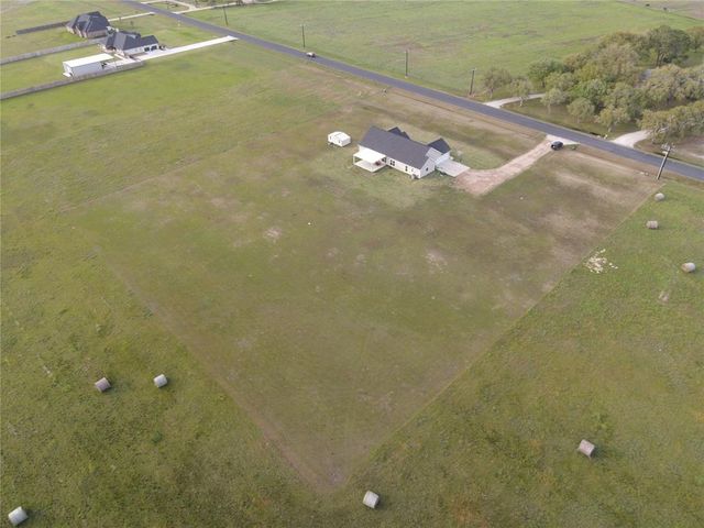 723 Sandy Corner Road, El Campo, TX 77437