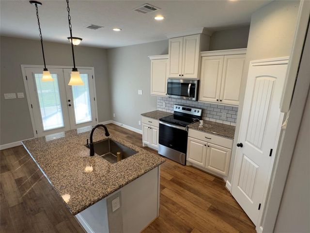 723 Sandy Corner Road, El Campo, TX 77437