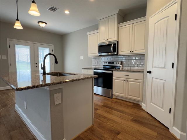 723 Sandy Corner Road, El Campo, TX 77437