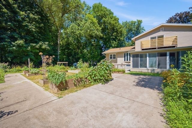 1 Corey St, Agawam, MA 01001