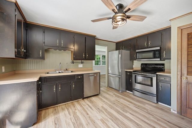 1 Corey St, Agawam, MA 01001