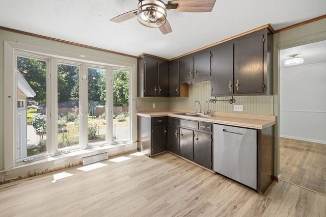 1 Corey St, Agawam, MA 01001