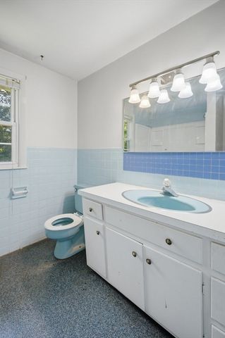 1 Corey St, Agawam, MA 01001