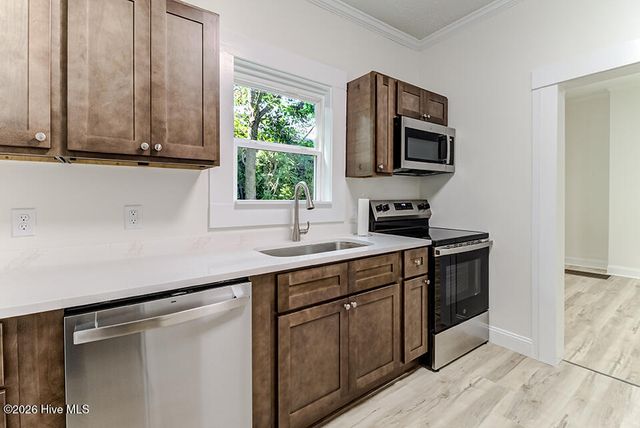 709 S 10th Street, Wilmington, NC 28401