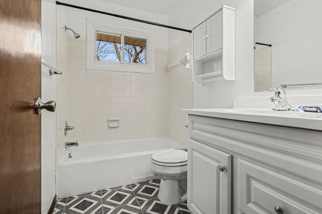 5381 Thayer Avenue, Kalamazoo, MI 49004