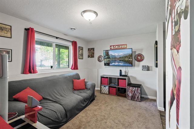 8555 Gateway Circle, Monticello, MN 55362