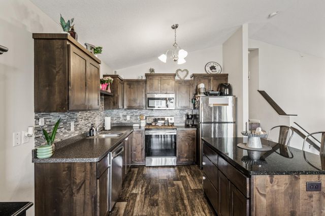 8555 Gateway Circle, Monticello, MN 55362