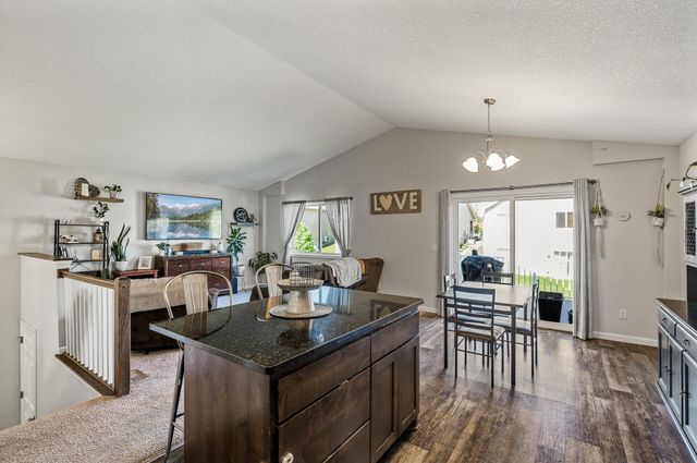 8555 Gateway Circle, Monticello, MN 55362