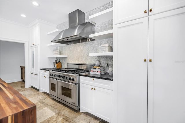 145 BAY POINT DRIVE NE, St Petersburg, FL 33704