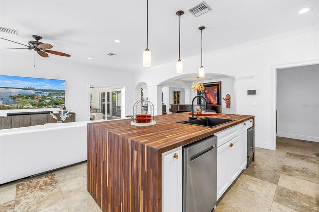 145 BAY POINT DRIVE NE, St Petersburg, FL 33704