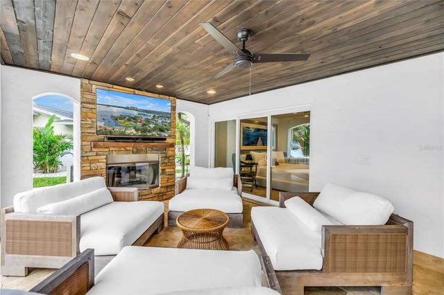 145 BAY POINT DRIVE NE, St Petersburg, FL 33704