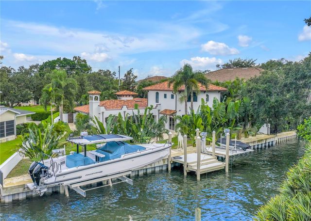 145 BAY POINT DRIVE NE, St Petersburg, FL 33704