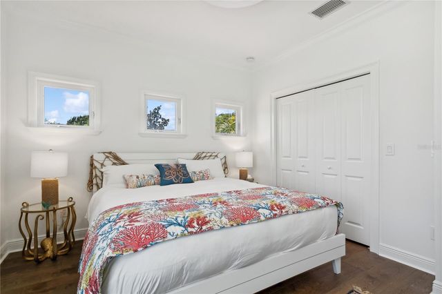 145 BAY POINT DRIVE NE, St Petersburg, FL 33704