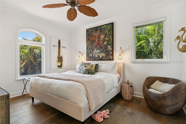 145 BAY POINT DRIVE NE, St Petersburg, FL 33704