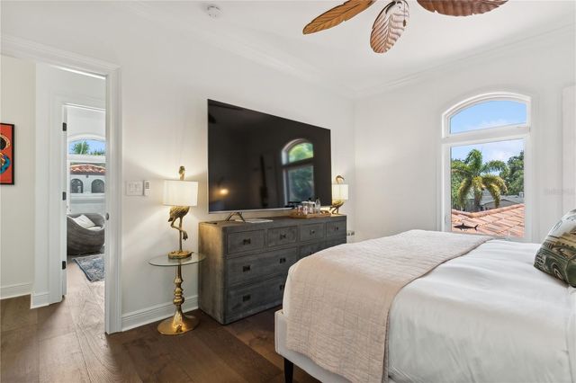 145 BAY POINT DRIVE NE, St Petersburg, FL 33704