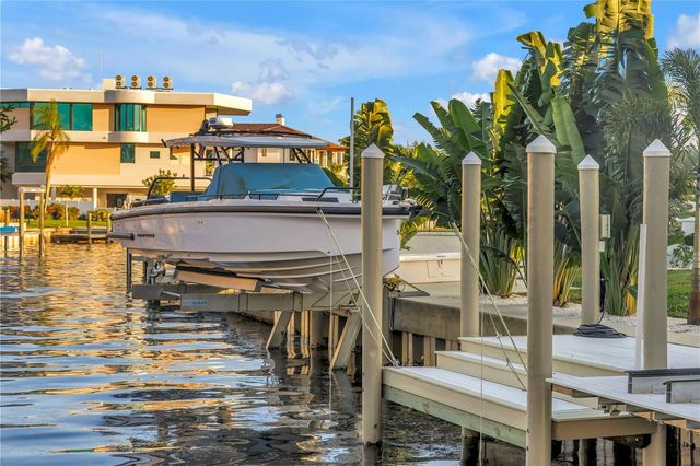 145 BAY POINT DRIVE NE, St Petersburg, FL 33704