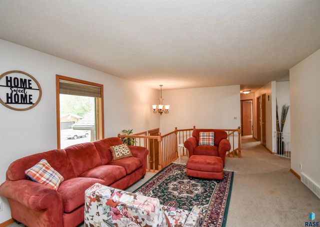 5008 S Twin Ridge Rd Road, Sioux Falls, SD 57108