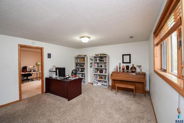 5008 S Twin Ridge Rd Road, Sioux Falls, SD 57108