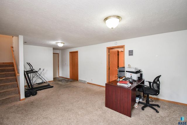 5008 S Twin Ridge Rd Road, Sioux Falls, SD 57108