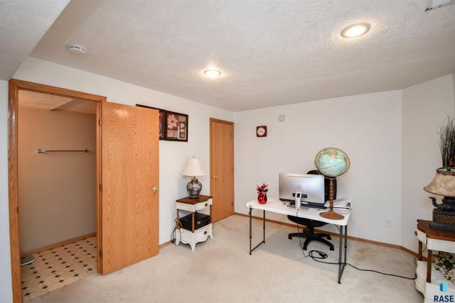 5008 S Twin Ridge Rd Road, Sioux Falls, SD 57108